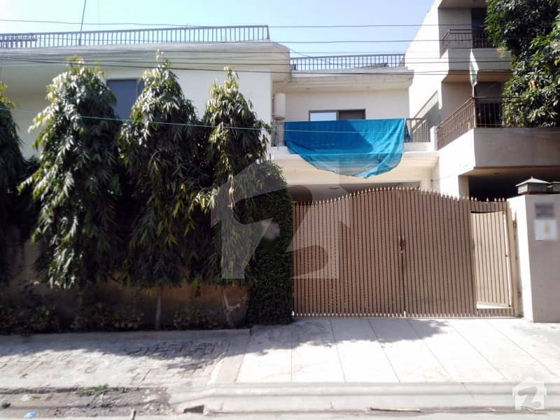 21 Marla Double Unit House For Sale In D Block Of Faisal Town Lahore
