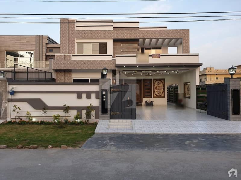 1 Kanal Most Beautiful House Very Hot Location Solid Construction