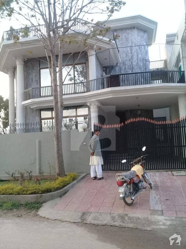 Pindi Facing Corner House For Sale  In 70 Feet Street