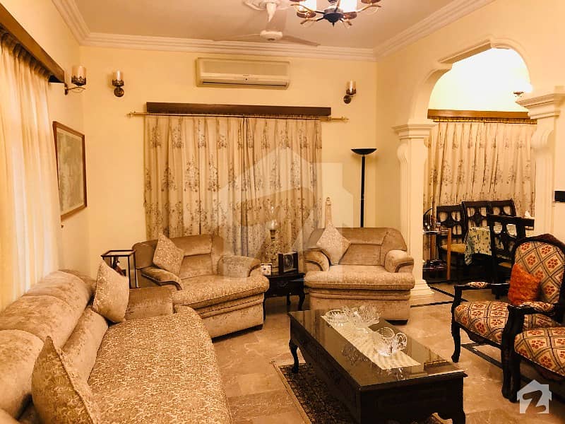 کلفٹن ۔ بلاک 4 کلفٹن کراچی میں 4 کمروں کا 10 مرلہ مکان 5.5 کروڑ میں برائے فروخت۔