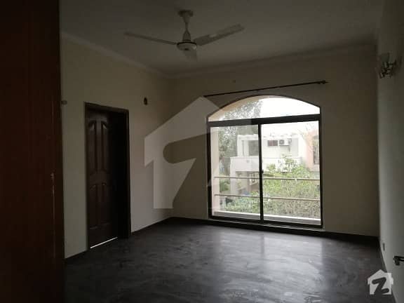 پیس وُوڈلینڈز بیدیاں روڈ لاہور میں 4 کمروں کا 10 مرلہ مکان 50 ہزار میں کرایہ پر دستیاب ہے۔