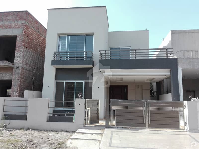 ڈیوائن گارڈنز ۔ بلاک سی ڈیوائن گارڈنز لاہور میں 3 کمروں کا 8 مرلہ مکان 1.5 کروڑ میں برائے فروخت۔