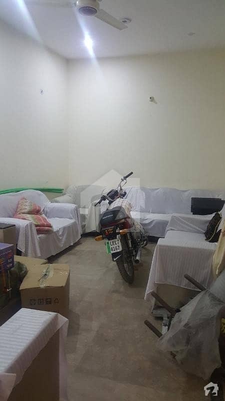 جوہر ٹاؤن لاہور میں 5 کمروں کا 5 مرلہ مکان 1 کروڑ میں برائے فروخت۔