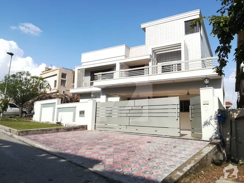 Stunning 1 Kanal House For Sale In Dha 1 At A Very Peaceful Location