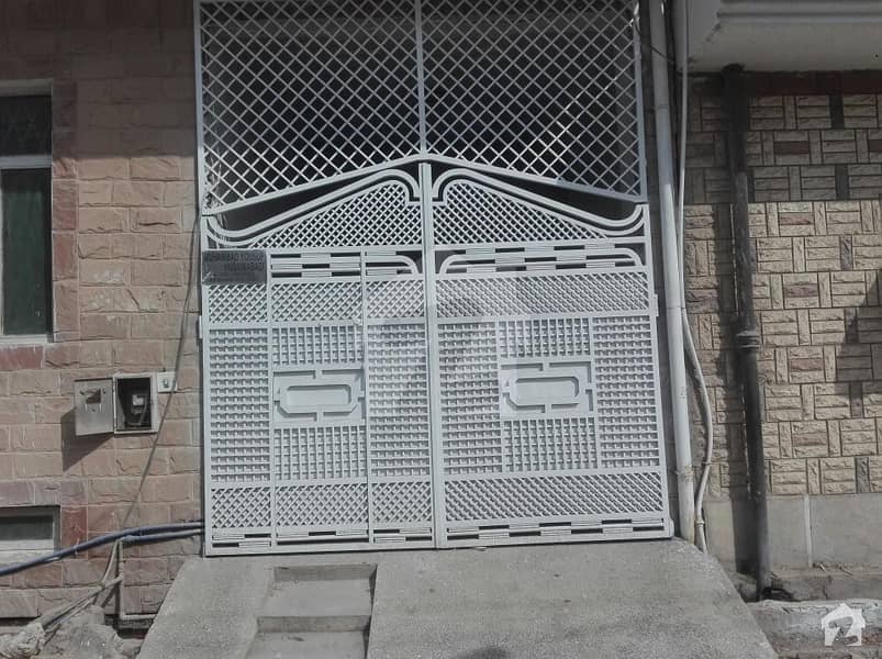 افشاں کالونی راولپنڈی میں 5 کمروں کا 4 مرلہ مکان 90 لاکھ میں برائے فروخت۔