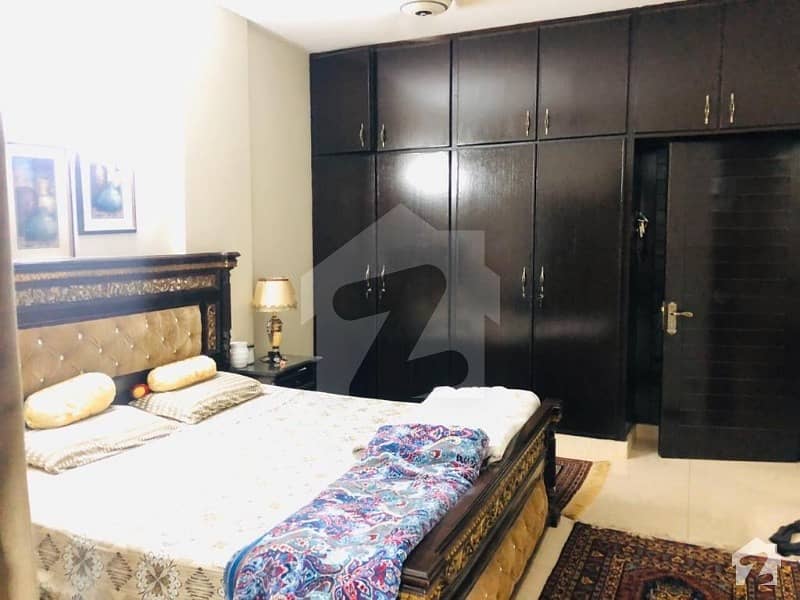 کلفٹن ۔ بلاک 4 کلفٹن کراچی میں 3 کمروں کا 10 مرلہ فلیٹ 2.5 کروڑ میں برائے فروخت۔