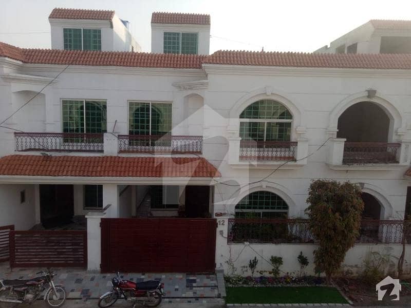 ڈی ایچ اے فیز 2 ڈیفنس (ڈی ایچ اے) لاہور میں 3 کمروں کا 5 مرلہ مکان 1.15 کروڑ میں برائے فروخت۔