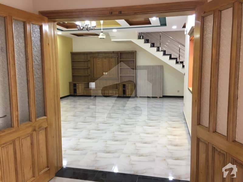 ایف ۔ 17/2 ایف ۔ 17 اسلام آباد میں 7 کمروں کا 14 مرلہ مکان 2.8 کروڑ میں برائے فروخت۔