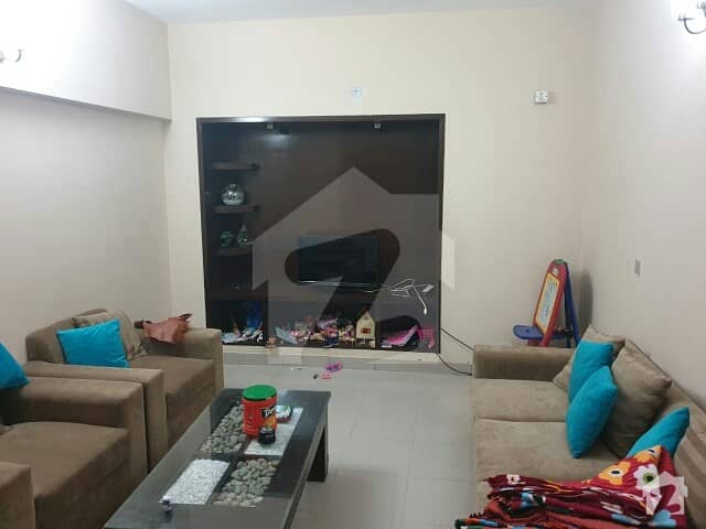 کلفٹن ۔ بلاک 1 کلفٹن کراچی میں 3 کمروں کا 7 مرلہ فلیٹ 1.7 کروڑ میں برائے فروخت۔