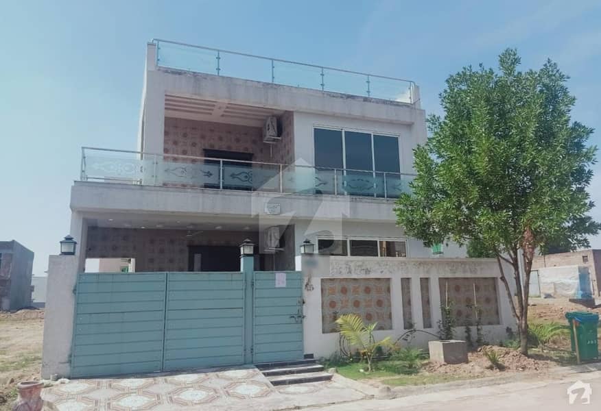 سٹی ہاؤسنگ سکیم جہلم میں 5 کمروں کا 10 مرلہ مکان 2.5 کروڑ میں برائے فروخت۔