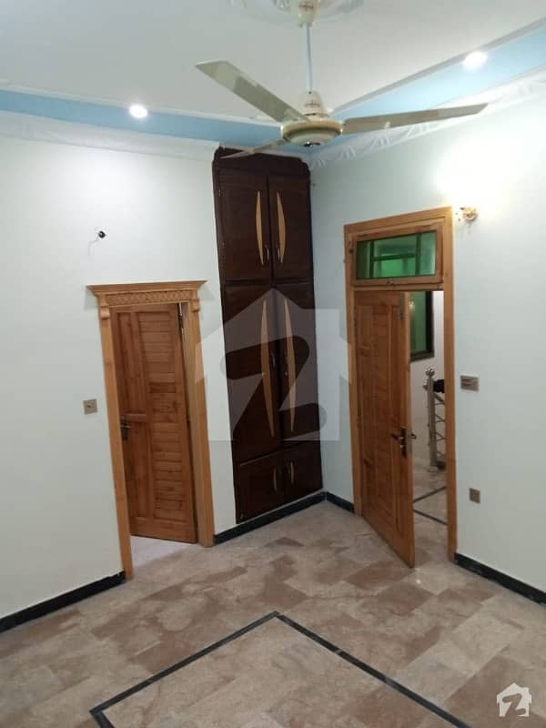 اولڈ باڑہ روڈ پشاور میں 6 کمروں کا 6 مرلہ مکان 75 ہزار میں کرایہ پر دستیاب ہے۔
