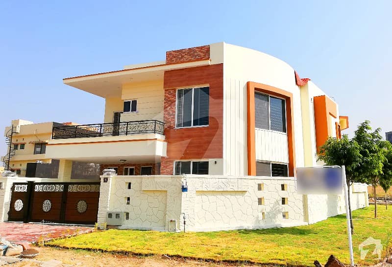 14 Marla Corner Spacious House For Sale At Outstanding Location