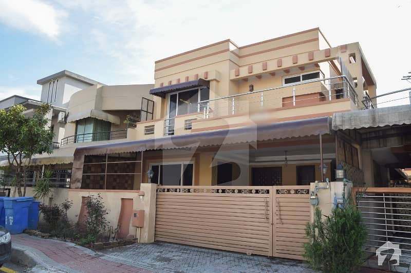 بحریہ ٹاؤن فیز 3 بحریہ ٹاؤن راولپنڈی راولپنڈی میں 5 کمروں کا 10 مرلہ مکان 2.1 کروڑ میں برائے فروخت۔