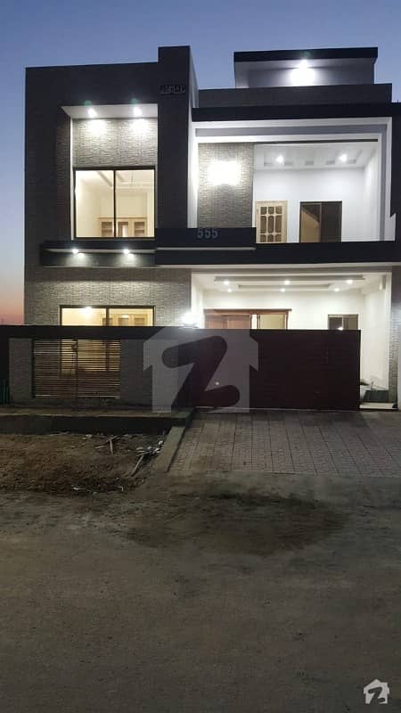 فیصل ٹاؤن - ایف ۔ 18 اسلام آباد میں 6 کمروں کا 8 مرلہ مکان 1.7 کروڑ میں برائے فروخت۔