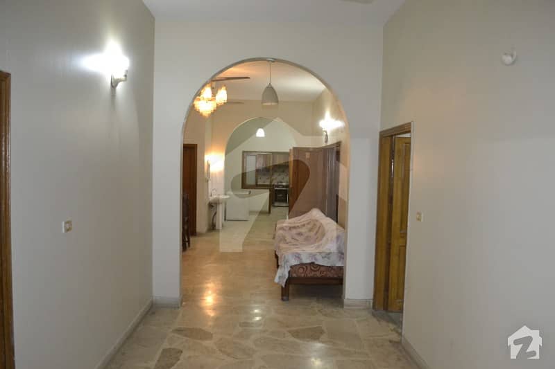 نارتھ ناظم آباد ۔ بلاک ایچ نارتھ ناظم آباد کراچی میں 11 کمروں کا 1 کنال مکان 6.9 کروڑ میں برائے فروخت۔