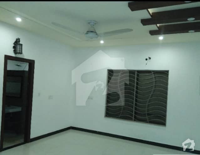 10 Marla Upper Portion For Rent - Car Parking Available