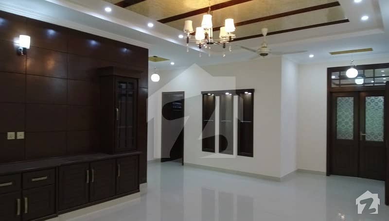I-8 Brand New Upper Portion Available For Rent
