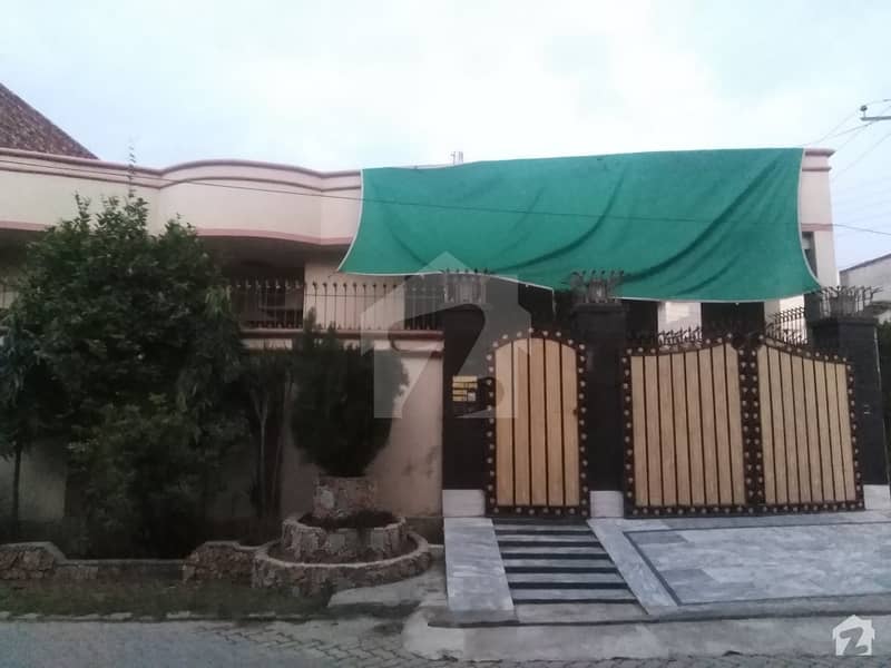 مرغزار آفیسرز کالونی لاہور میں 3 کمروں کا 12 مرلہ مکان 1.7 کروڑ میں برائے فروخت۔