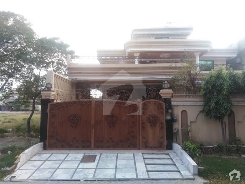 مرغزار آفیسرز کالونی لاہور میں 5 کمروں کا 1 کنال مکان 3 کروڑ میں برائے فروخت۔