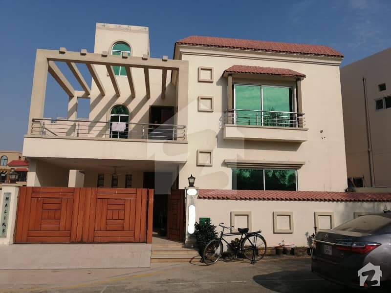 بحریہ نشیمن لاہور میں 8 مرلہ مکان 1.65 کروڑ میں برائے فروخت۔