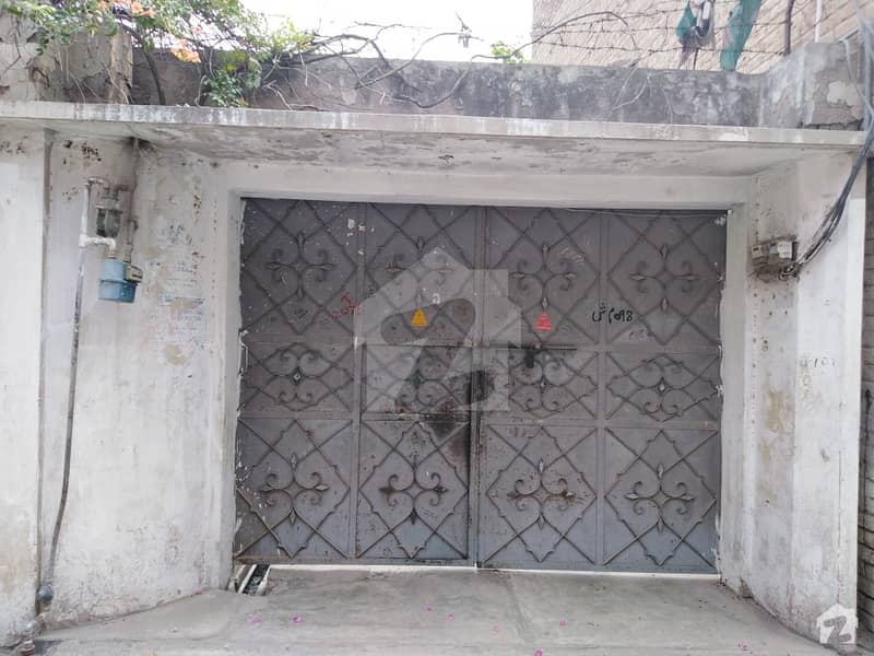اشرفیہ کالونی پشاور میں 7 کمروں کا 1.23 کنال مکان 4.9 کروڑ میں برائے فروخت۔