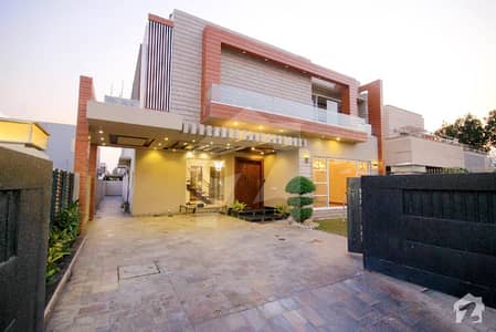 20 Marla Slightly Used House Located At Prime Location Near Market And Park 20 Marla Slightly Used House Located At Prime Location Near Market And Park