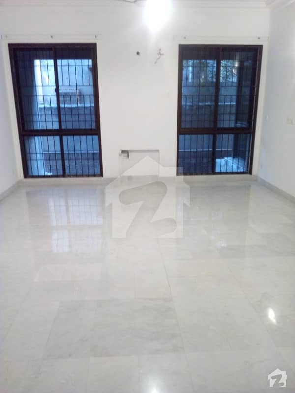 1 KANAL FULL HOUSE WITH BASEMENT FOR RENT