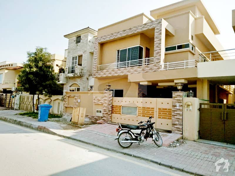 بحریہ ٹاؤن فیز 4 بحریہ ٹاؤن راولپنڈی راولپنڈی میں 5 کمروں کا 10 مرلہ مکان 2.55 کروڑ میں برائے فروخت۔