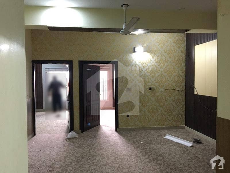 یونیورسٹی ٹاؤن پشاور میں 2 کمروں کا 5 مرلہ فلیٹ 70 لاکھ میں برائے فروخت۔