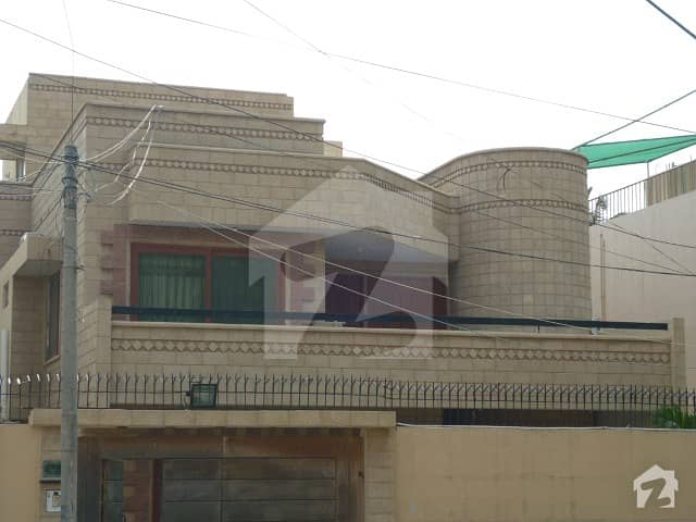 مسلم آباد سوسائٹی کراچی میں 4 کمروں کا 11 مرلہ مکان 6 کروڑ میں برائے فروخت۔