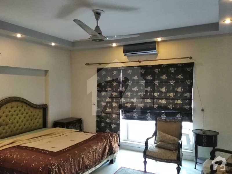 کینٹ لاہور میں 4 کمروں کا 16 مرلہ مکان 6 کروڑ میں برائے فروخت۔