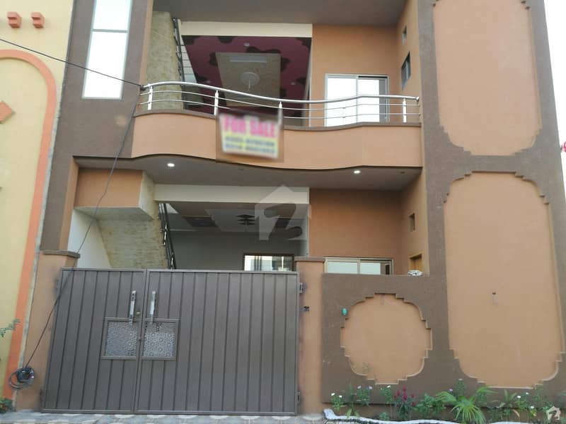 ایڈن بولیوارڈ ہاؤسنگ سکیم کالج روڈ لاہور میں 5 کمروں کا 5 مرلہ مکان 1.05 کروڑ میں برائے فروخت۔