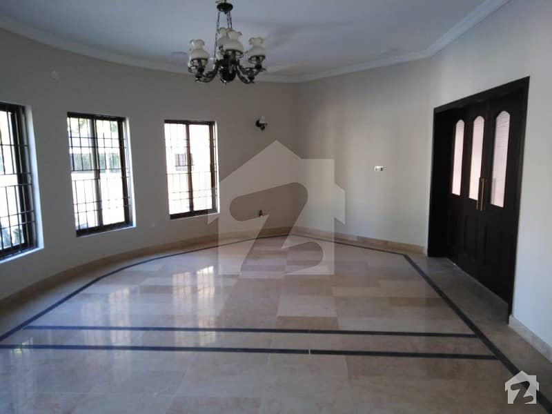 F-7 533 Sq Yd Fully Renovated House Is Available For Rent With Having 7 Bedrooms With Attached Baths And 2 Kitchen