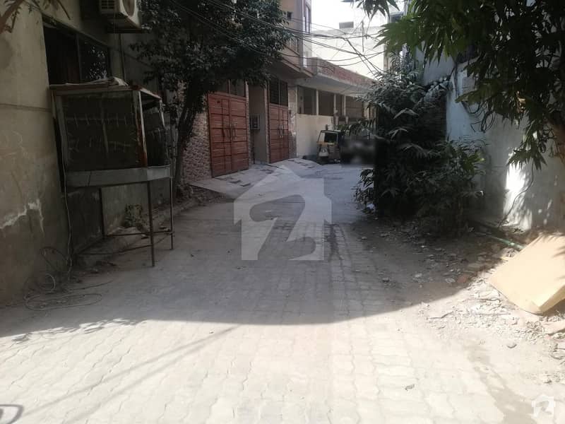 Here Is A Good Opportunity To Live In A Well Built House Davis Road