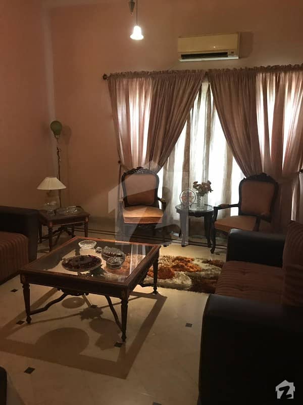 فیصل ٹاؤن لاہور میں 5 کمروں کا 10 مرلہ مکان 2.4 کروڑ میں برائے فروخت۔