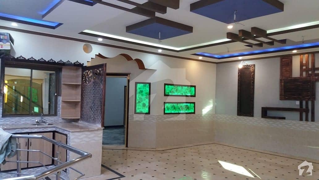 گل آباد ڈلا زیک روڈ پشاور میں 7 کمروں کا 7 مرلہ فلیٹ 1.5 کروڑ میں برائے فروخت۔