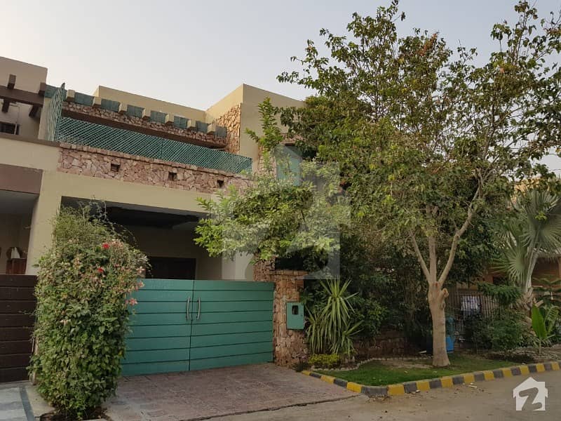 پیس وُوڈلینڈز بیدیاں روڈ لاہور میں 4 کمروں کا 9 مرلہ مکان 1.8 کروڑ میں برائے فروخت۔