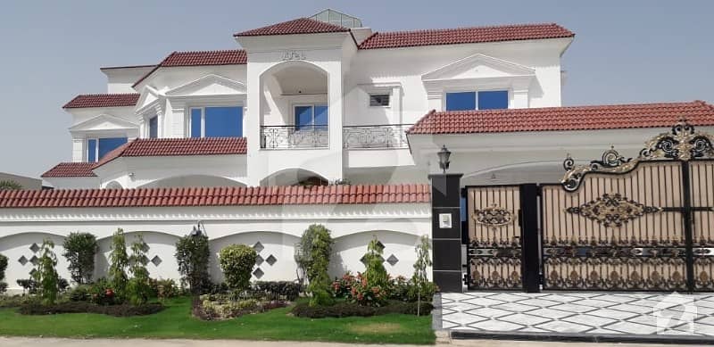 2 Kanal Brand New Luxurious Infinitely Stylish And Outstandingly Spaciousness Bungalow With Swimming Pool At Facing Park Of Lake City
