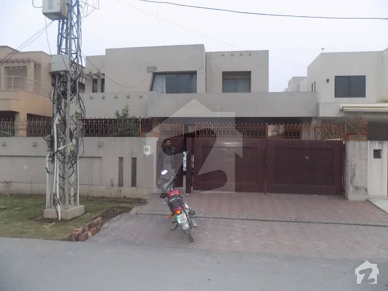 1 Kanal Good Location House Upper Portion Full Furnished For Rent In DHA Phase 4