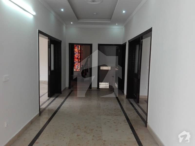ایف ۔ 11 اسلام آباد میں 4 کمروں کا 9 مرلہ مکان 5 کروڑ میں برائے فروخت۔