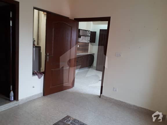 E11 aupar portion for rent