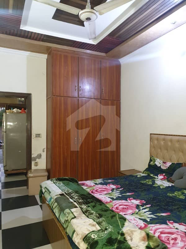 جوہر ٹاؤن فیز 2 جوہر ٹاؤن لاہور میں 5 کمروں کا 5 مرلہ مکان 1.3 کروڑ میں برائے فروخت۔