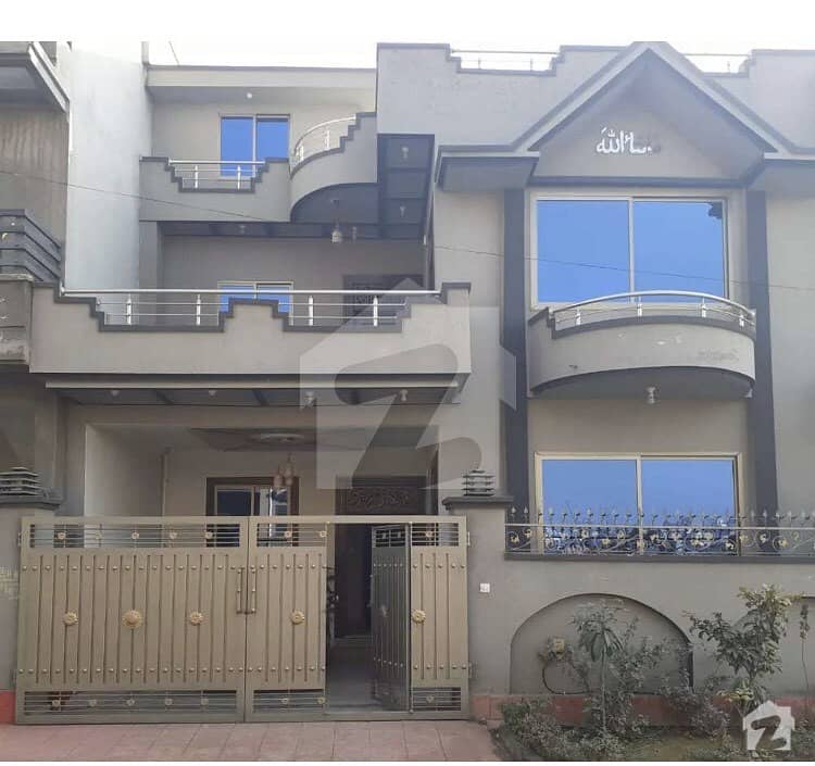 جناح گارڈنز فیز 1 جناح گارڈنز ایف ای سی ایچ ایس اسلام آباد میں 4 کمروں کا 8 مرلہ مکان 1.4 کروڑ میں برائے فروخت۔