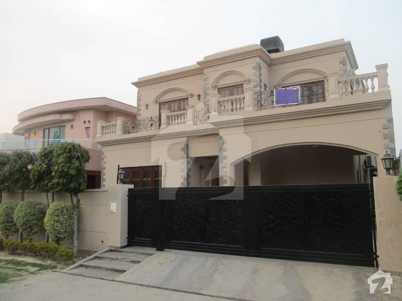Antique Design Semi Furnished 1 Kanal 5 Beds Highly Maintained Full House Available For Rent