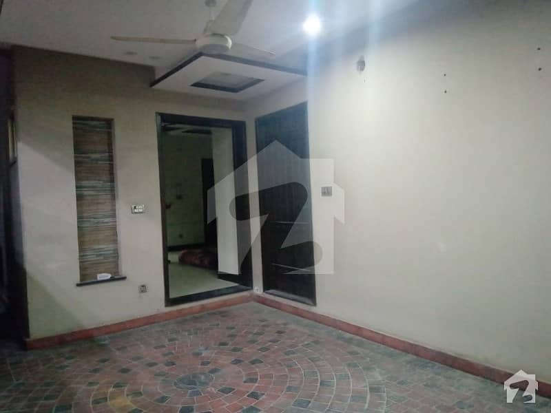 ڈی ایچ اے فیز 5 - بلاک ایل فیز 5 ڈیفنس (ڈی ایچ اے) لاہور میں 4 کمروں کا 7 مرلہ مکان 85 ہزار میں کرایہ پر دستیاب ہے۔