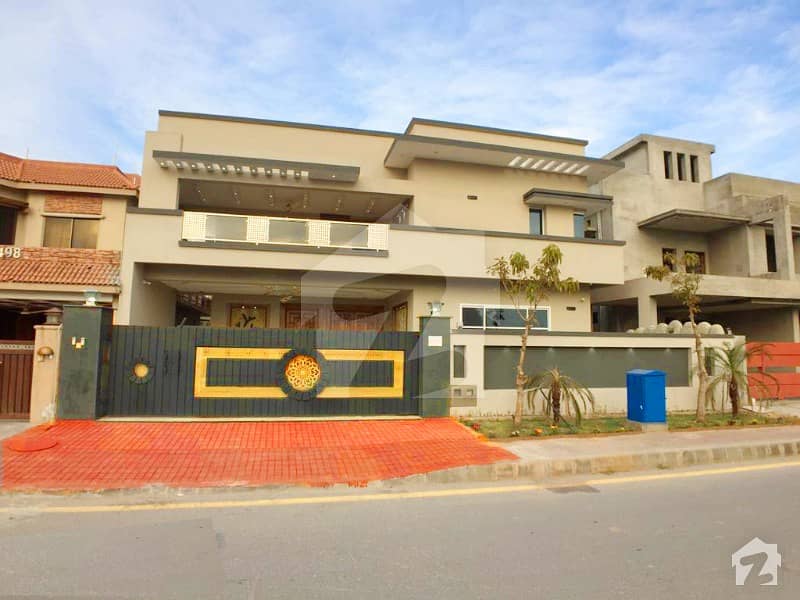 بحریہ ٹاؤن فیز 3 بحریہ ٹاؤن راولپنڈی راولپنڈی میں 6 کمروں کا 1 کنال مکان 5.5 کروڑ میں برائے فروخت۔
