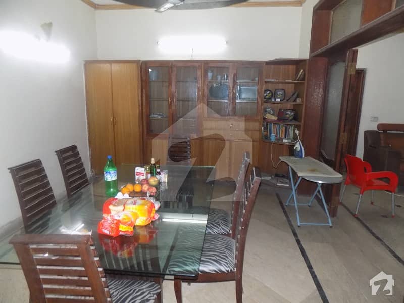 1 Kanal Good Location House Upper Portion Full Furnished Each Bed For Rent In DHA Phase4
