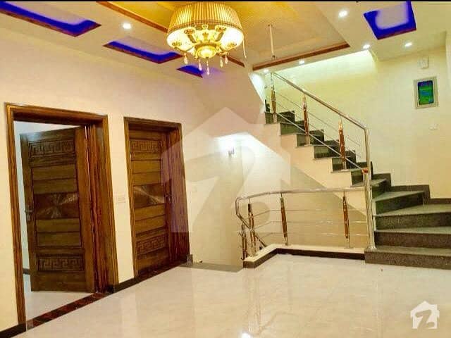 جوہر ٹاؤن لاہور میں 5 کمروں کا 5 مرلہ مکان 1.67 کروڑ میں برائے فروخت۔