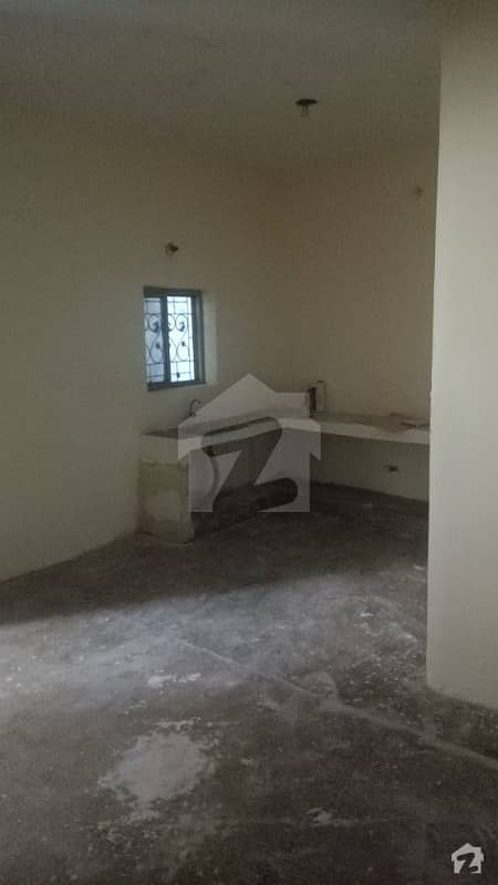 وارث کالونی لاہور میں 2 کمروں کا 2 مرلہ کمرہ 15 ہزار میں کرایہ پر دستیاب ہے۔