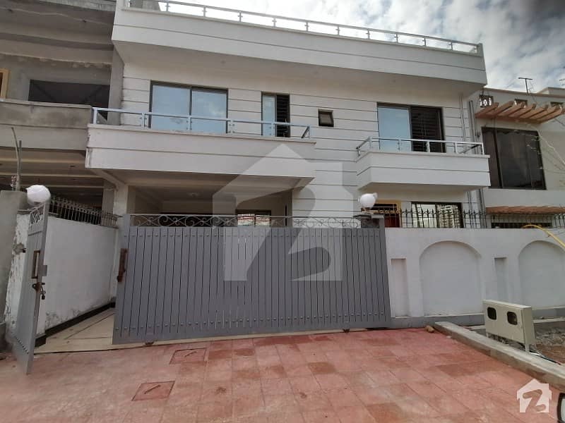 35x70 DOUBLE STORY HOUSE AVAILABLE FOR RENT